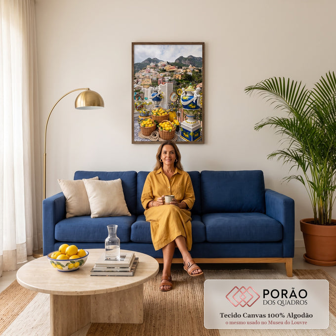 Cestas de limões, vasos de cerâmica azul e scooter amarela diante da vila de Positano, quadro decorativo