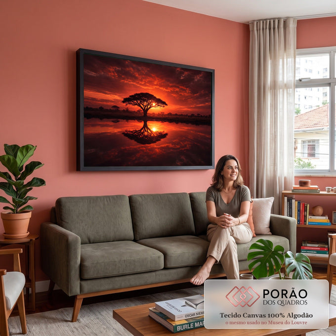 Quadro Decorativo Grande Árvore Africana para Sala Vermelho | quadros decorativos para sala de estar | acácia em silhueta sob pôr do sol vermelho refletida em água calma | em ambiente 3 | Porao dos Quadros