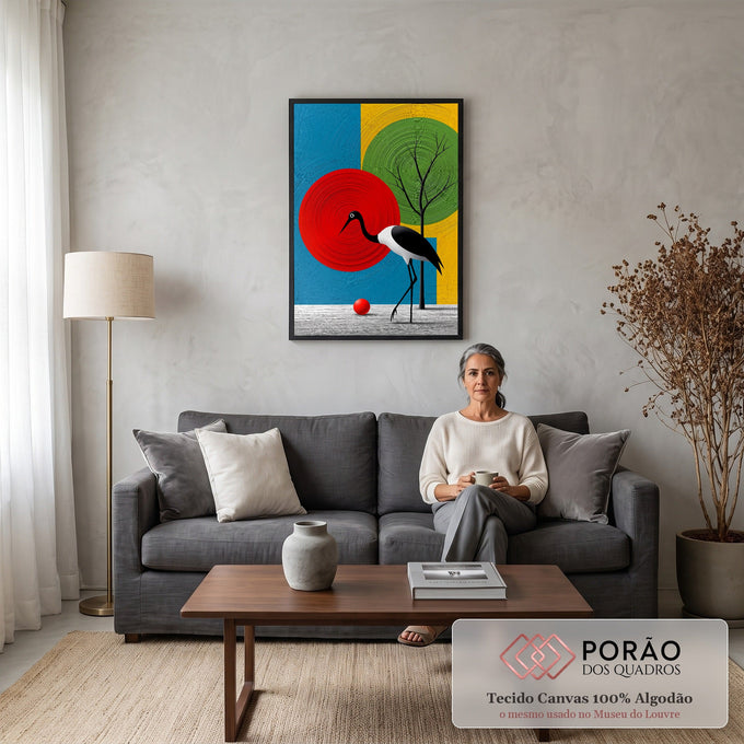 Quadro Decorativo Grande Ave Preta para Sala Vermelho | quadros decorativos para sala de estar | ave preta e branca diante de círculos coloridos vermelho, verde e amarelo com árvore seca | em ambiente 3 | Porao dos Quadros