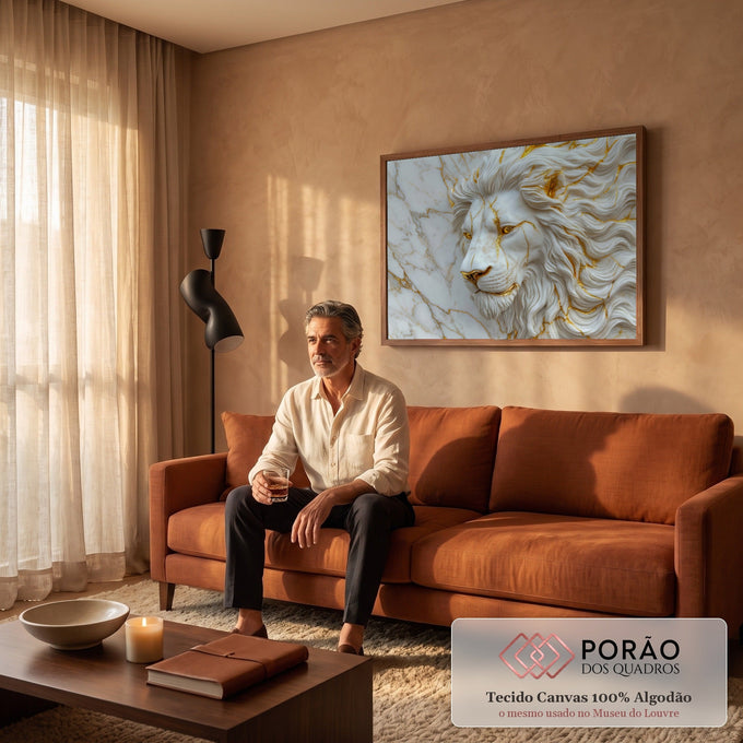 Quadro Decorativo Grande Leão Esculpido para Sala Branco | quadros decorativos para sala de estar | cabeça de leão esculpida em mármore branco com veios dourados | em ambiente 3 | Porao dos Quadros