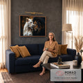Quadro Decorativo Grande Casal de Leões para Sala Preto | quadros decorativos para sala de estar | leoa branca e leão escuro focinho a focinho com fundo de poeira dourada | em ambiente 3 | Porao dos Quadros