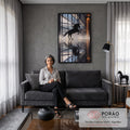 Silhueta preta de cavalo empinado com reflexo em piso espelhado de prédio de vidro e névoa, quadro decorativo