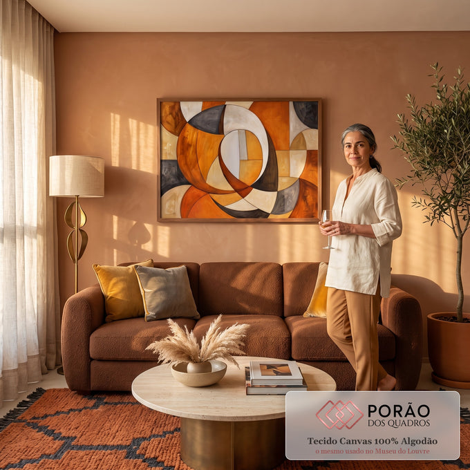 Quadro Decorativo Grande Abstrato Curvas para Sala Laranja | quadros decorativos para sala de estar | composição abstrata geométrica com círculos sobrepostos em laranja, marrom, bege e cinza | em ambiente 3 | Porao dos Quadros