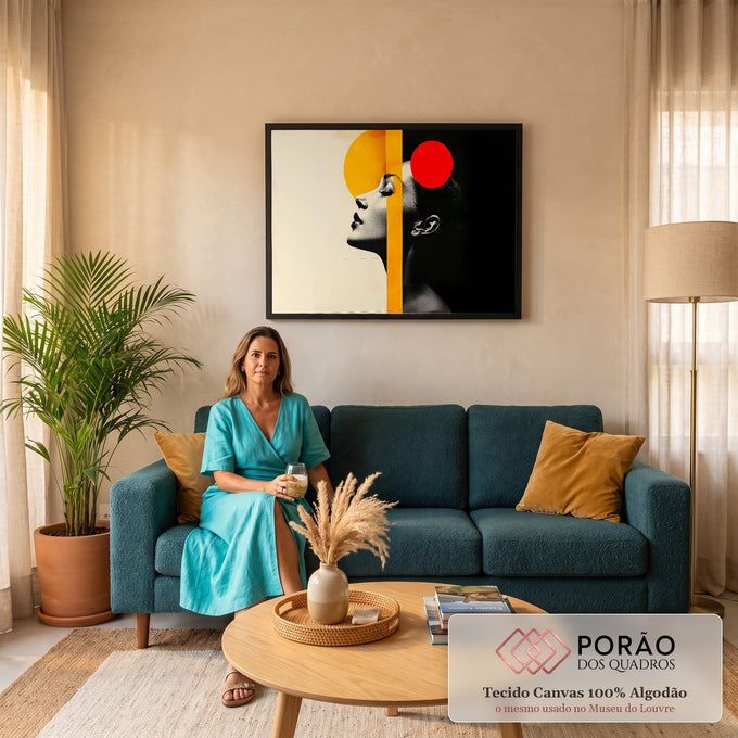 Perfil de mulher em preto e branco com círculos amarelo e vermelho em colagem Bauhaus, quadro decorativo