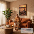 Farol de pedra e veleiros na baía ao pôr do sol laranja, com ruínas e vegetação, quadro decorativo