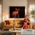 Dois potros alazões brincando e empinando sobre fundo escuro, fotografia em tons marrons, quadro decorativo