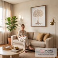 Quadro Decorativo Grande Árvore em Relevo para Sala Bege | quadros decorativos para sala de estar | árvore esculpida em relevo com folhas bege e douradas sobre fundo texturizado claro | em ambiente 3 | Porao dos Quadros