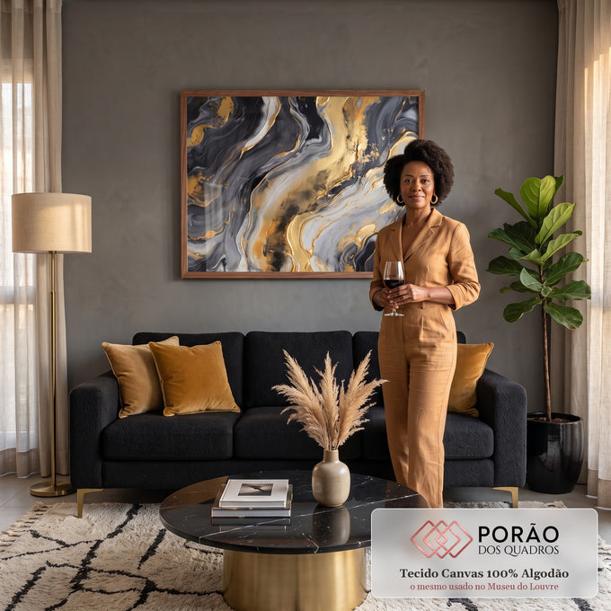 Quadro Decorativo Grande Mármore Líquido para Sala Preto | quadros decorativos para sala de estar | textura abstrata de mármore líquido em preto, cinza e dourado com veios sinuosos | em ambiente 3 | Porao dos Quadros