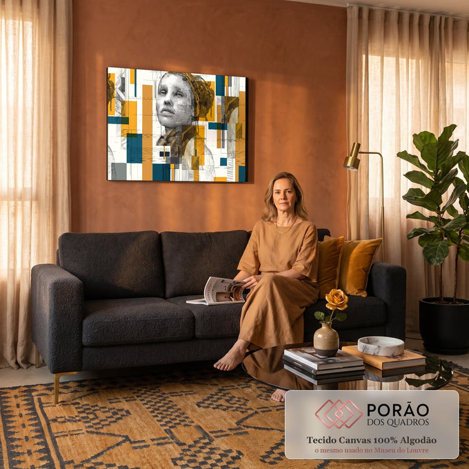 Rosto de mulher em desenho a lápis com blocos geométricos mostarda e azul petróleo, quadro decorativo