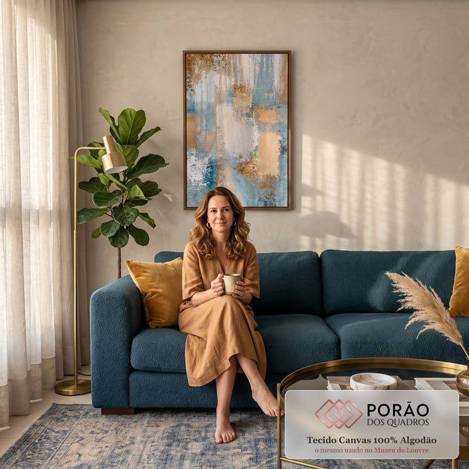 Quadro Decorativo Abstrato Azul e Dourado com Textura | quadros decorativos para sala de estar | abstrato com faixas verticais em azul, branco e folha dourada texturizada | em ambiente 3 | Porao dos Quadros