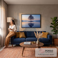 Quadro Decorativo Grande Árvore Solitária Azul para Sala | quadros decorativos para sala de estar | árvore solitária sem folhas refletida simetricamente em lago calmo ao entardecer | em ambiente 3 | Porao dos Quadros