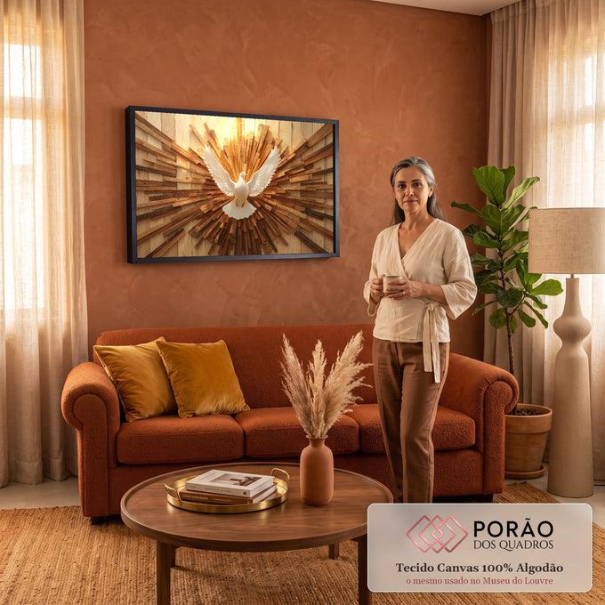 Pomba branca do Espírito Santo de asas abertas sobre raios de madeira e luz dourada, quadro decorativo