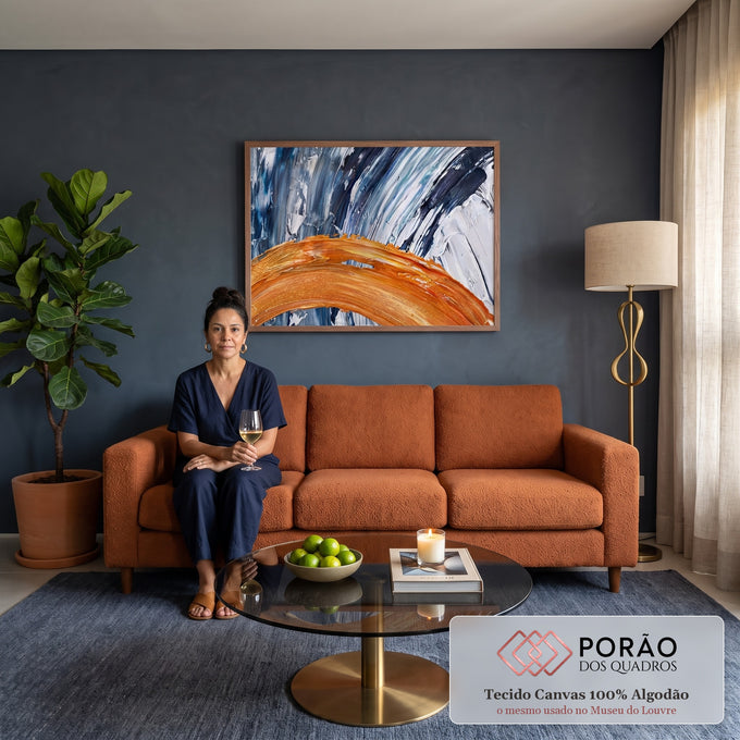 Quadro Decorativo Grande Abstrato Pincelada para Sala Azul | quadros decorativos para sala de estar | pinceladas diagonais azuis e prateadas cortadas por faixa curva laranja e dourada | em ambiente 3 | Porao dos Quadros
