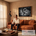 Close do rosto barbudo de estátua de Poseidon em pedra, fotografia preto e branco, quadro decorativo