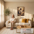 Quadro Decorativo Grande Jesus Halo para Sala Dourado | quadros decorativos para sala de estar | Jesus Cristo com halo dourado estendendo a mão entre nuvens | em ambiente 3 | Porao dos Quadros
