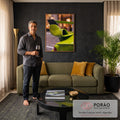 Aerofólio de carro esportivo verde-limão com luzes da cidade desfocadas ao fundo, quadro decorativo