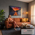 Quadro Decorativo Grande Estrada na Floresta para Sala | quadros decorativos para sala de estar | estrada entre pinheiros com pôr do sol laranja e montanhas ao fundo | em ambiente 3 | Porao dos Quadros