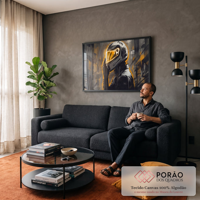 Piloto de corrida com capacete branco e viseira laranja neon em grafite cinza e preto, quadro decorativo