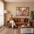 Quadro Decorativo Grande Círculos Geométricos para Sala | quadros decorativos para sala de estar | círculos sobrepostos em tons terracota, bege e cinza sobre fundo de faixas retas | em ambiente 3 | Porao dos Quadros