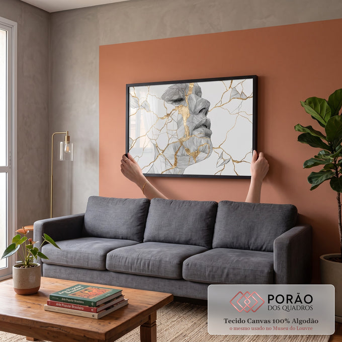 Quadro Decorativo Grande Rosto em Kintsugi para Sala Cinza | quadros decorativos para sala de estar | rosto em perfil fragmentado com rachaduras douradas em traço ilustrativo | em ambiente 3 | Porao dos Quadros