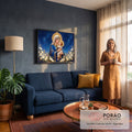 Nossa Senhora de manto azul abraçando o Menino Jesus sob céu estrelado com lírios, quadro decorativo