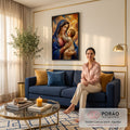 Quadro Decorativo Grande Nossa Senhora Mãe e Filho para Sala | quadros decorativos para sala de estar | Nossa Senhora de véu azul e dourado segurando o Menino Jesus vestido de branco | em ambiente 3 | Porao dos Quadros