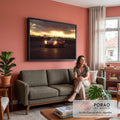 Ferrari F40 vermelha com faróis acesos sob céu dramático de pôr do sol, quadro decorativo