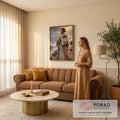 Quadro Decorativo Grande Jesus Segurando Dourado para Sala | quadros decorativos para sala de estar | homem de manto segurando cordeiro branco à beira-mar com luz dourada no céu | em ambiente 3 | Porao dos Quadros