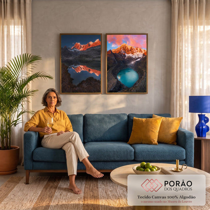 Quadro Decorativo Grande Cordilheira Nevada para Sala Azul | quadros decorativos para sala de estar | cordilheira nevada com lago turquesa e céu rosa ao entardecer | em ambiente 3 | Porao dos Quadros