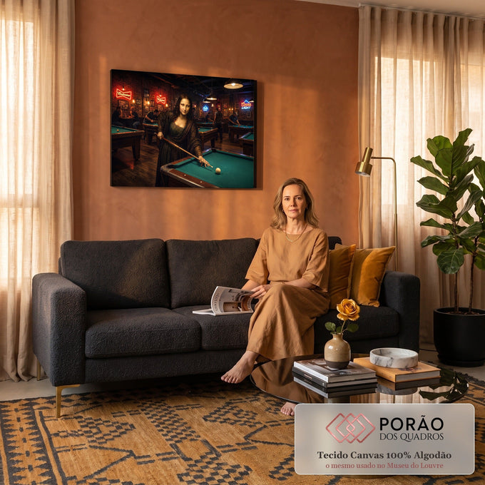 Mona Lisa com taco de sinuca em mesa de bilhar verde, bar de tijolos com letreiros neon, quadro decorativo