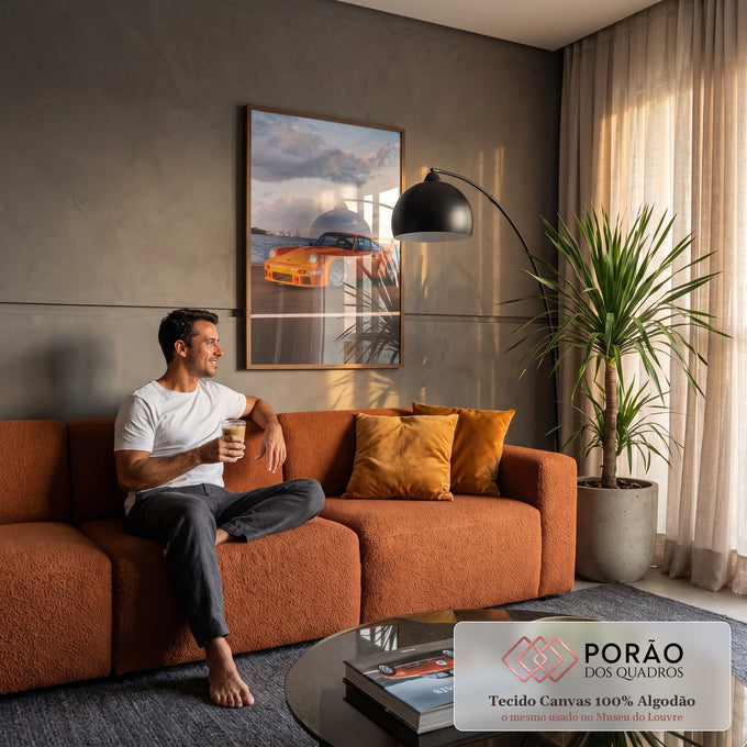 Quadro Decorativo Grande Carro Clássico Laranja à para Sala | quadros decorativos para sala de estar | carro esportivo laranja com aerofólio e rodas cromadas à beira do mar | em ambiente 3 | Porao dos Quadros