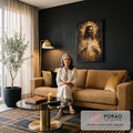 Quadro Decorativo Grande Jesus Cristo Halo Dourado para Sala | quadros decorativos para sala de estar | Jesus Cristo com mãos erguidas emanando luz dourada e halo sagrado | em ambiente 3 | Porao dos Quadros