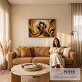Casal abstrato em perfil com as testas encostadas entre ondas douradas, pretas e terrosas, quadro decorativo