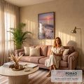 Duna de areia com cerca de madeira e capim diante do mar calmo ao pôr do sol rosa, quadro decorativo