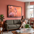 Flamingo rosa de pescoço curvado em lago com luz do entardecer e fundo desfocado, quadro decorativo