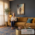 Quadro Decorativo Grande Jesus Abraçando Dourado para Sala | quadros decorativos para sala de estar | Jesus abraçando uma pessoa em manto escuro, fundo abstrato azul e dourado | em ambiente 3 | Porao dos Quadros