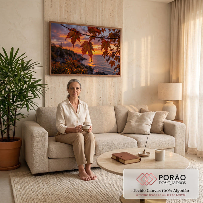Folhas de bordo com gotas de chuva em contraluz e pôr do sol laranja sobre o mar, quadro decorativo