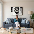 Quadro Decorativo Grande Rosto Tinta Preta para Sala Preto | quadros decorativos para sala de estar | rosto feminino em preto e branco coberto por tinta preta escorrendo | em ambiente 3 | Porao dos Quadros