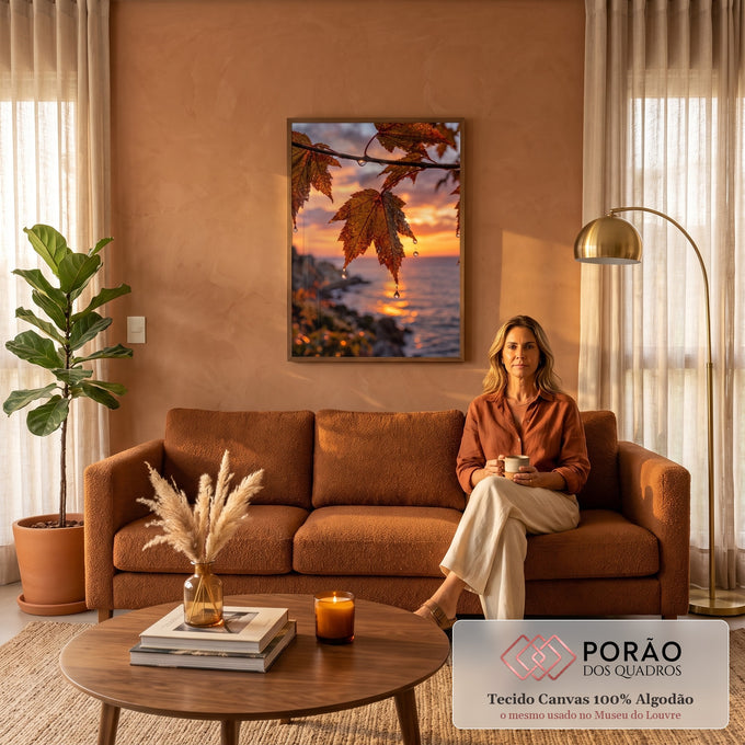 Quadro Decorativo Folhas de Outono com Gotas ao Pôr do Sol | quadros decorativos para sala de estar | folhas de bordo alaranjadas com gotas de água ao pôr do sol sobre o mar | em Quadros para Quarto | Porao dos Quadros