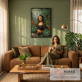 Quadro Decorativo Grande Mona Lisa para Sala Verde | quadros decorativos para sala de estar | retrato de mulher com pose da Mona Lisa cercada por folhagem tropical densa e flores coloridas | em ambiente 3 | Porao dos Quadros