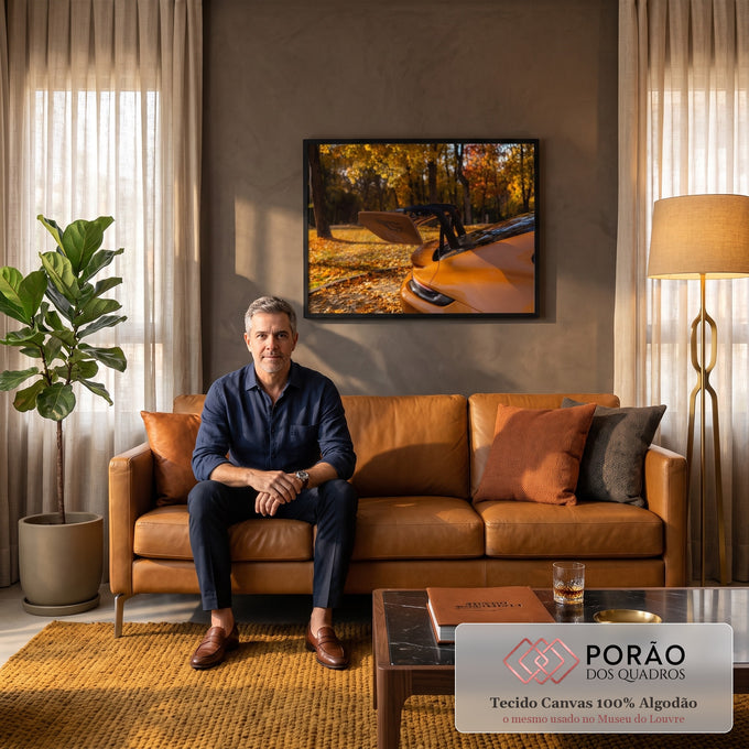 Traseira de Porsche laranja com aerofólio Weissach em parque de outono com folhas douradas, quadro decorativo