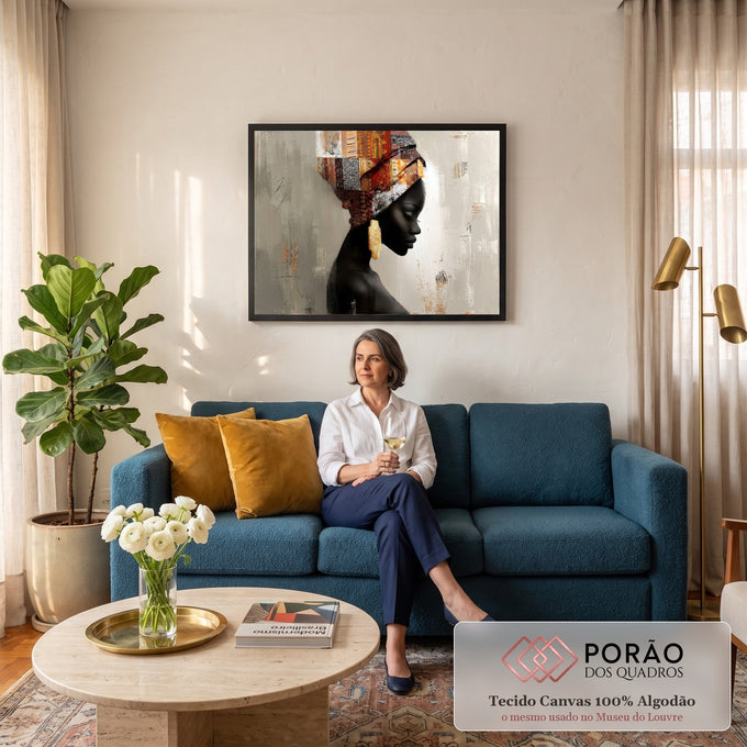 Quadro Decorativo Grande Mulher para Sala Marrom | quadros decorativos para sala de estar | mulher africana em perfil com turbante colorido e brinco dourado em fundo neutro | em ambiente 3 | Porao dos Quadros