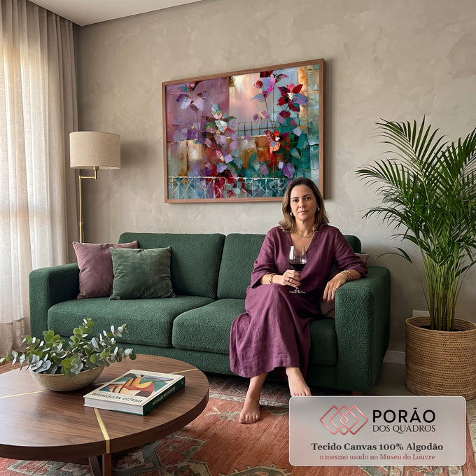 Quadro Decorativo Folhas Abstratas em Roxo Vermelho e Verde | quadros decorativos para sala de estar | folhas abstratas em roxo, vermelho e verde com textura de tinta grossa sobre fundo colorido | em ambiente 3 | Porao dos Quadros