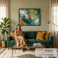 Quadro Decorativo Grande Mármore Líquido para Sala Verde | quadros decorativos para sala de estar | abstrato fluido verde e âmbar com veios dourados brilhantes tipo mármore | em ambiente 3 | Porao dos Quadros