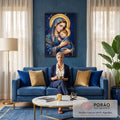 Quadro Decorativo Grande Nossa Senhora Estrelas para Sala | quadros decorativos para sala de estar | Nossa Senhora com Menino Jesus adormecido, tons de azul e dourado, fundo estrelado | em ambiente 3 | Porao dos Quadros