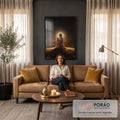 Quadro Decorativo Grande Jesus Céu Estrelado para Sala | quadros decorativos para sala de estar | homem ajoelhado em oração com halo dourado sob céu estrelado | em ambiente 3 | Porao dos Quadros