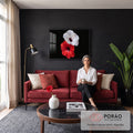 Quadro Decorativo Grande Hibiscos Branco para Sala Preto | quadros decorativos para sala de estar | duas flores de hibisco, branca e vermelha, em close-up sobre fundo preto | em ambiente 3 | Porao dos Quadros