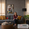 Casal de madeira pintada abraçado, homem de cartola e terno cinza com coração vermelho, quadro decorativo