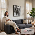 Quadro Decorativo Jesus Cristo em Desenho Realista a Lápis | quadros decorativos para sala de estar | retrato a lápis de Jesus Cristo com manto e capuz olhando para cima | em Quadros para Escritorio | Porao dos Quadros