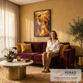 Quadro Decorativo Grande Primeira Comunhão para Sala Dourado | quadros decorativos para sala de estar | Jesus dá comunhão a uma menina ajoelhada ao lado de Nossa Senhora, fundo dourado fragmentado | em ambiente 3 | Porao dos Quadros
